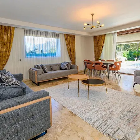 Huema - 6 Bedroom In Kayakoey Oeluedeniz Fethiye